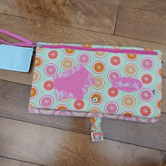 Free Lingerie Organizer pink and green - Picture 2 of 4